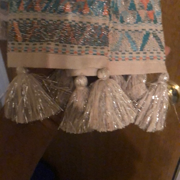 A embroidered J Crew Scarf - Picture 4 of 4